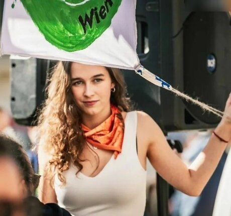 Lena Schilling star sexy images