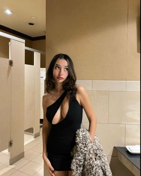 strip nude onlyfans free sexy photo