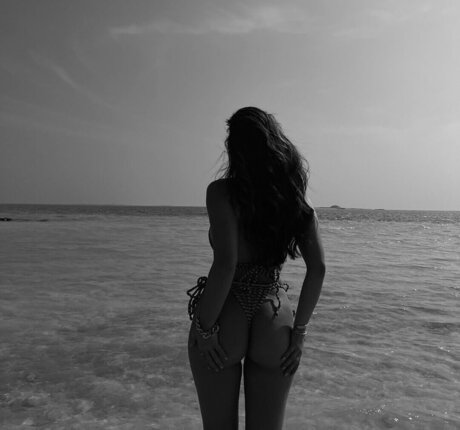 asian influencer onlyfans top picture