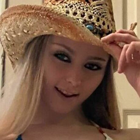 yummycourtney art model images