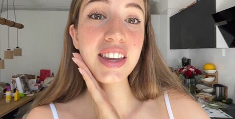 Yonca porn model photo