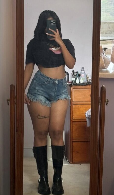 senoritasara model art gallery