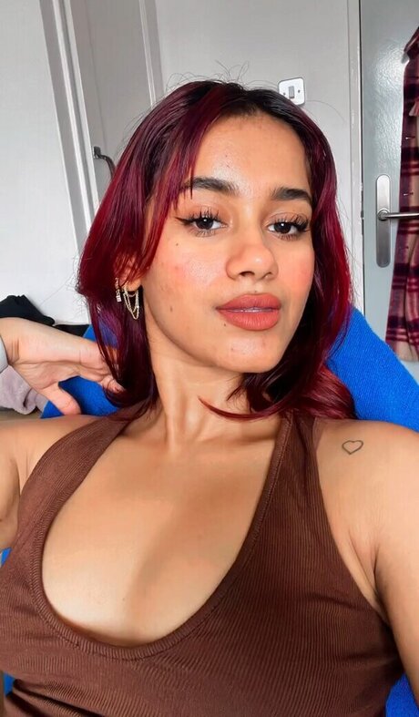 senoritasara model xxx pic