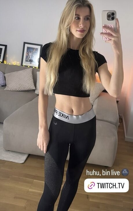 popular trans onlyfans beautiful naked images