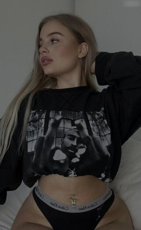 Milena Sing porn model photo