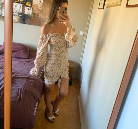 adriana feetgirl star naked gallery