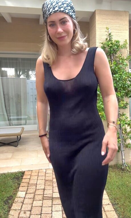 Mrs Bella erotic pornstar pic