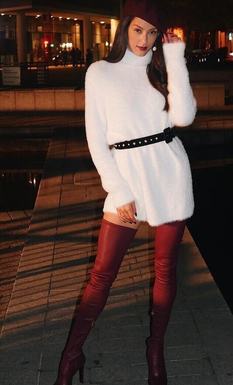 Rebecca Mir star beautiful photos