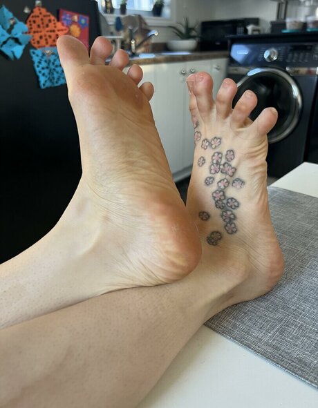 lesbian orgy onlyfans pornos picture