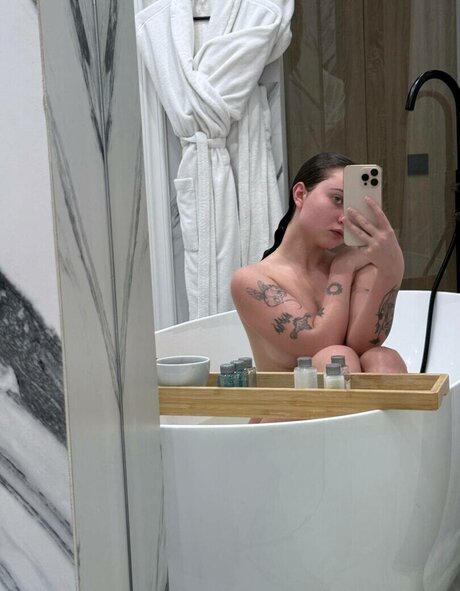 Enina24 nudes model photos