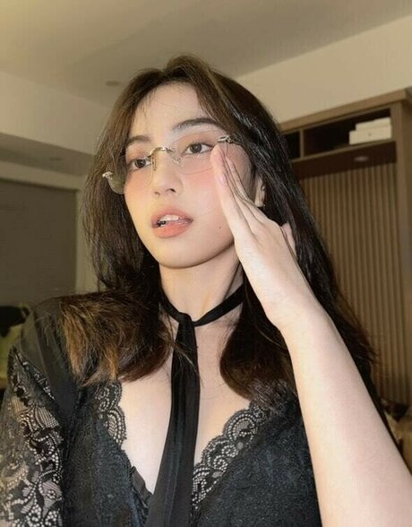 risaatjan top model image