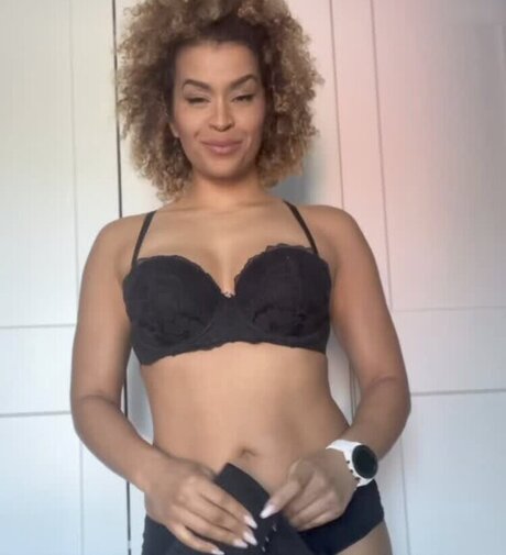 Diana Schneider hot actress picture