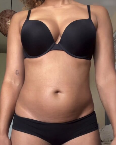 Diana Schneider pretty model img