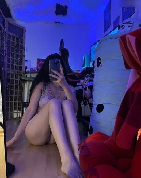 curvy blonde milf onlyfans erotic picture