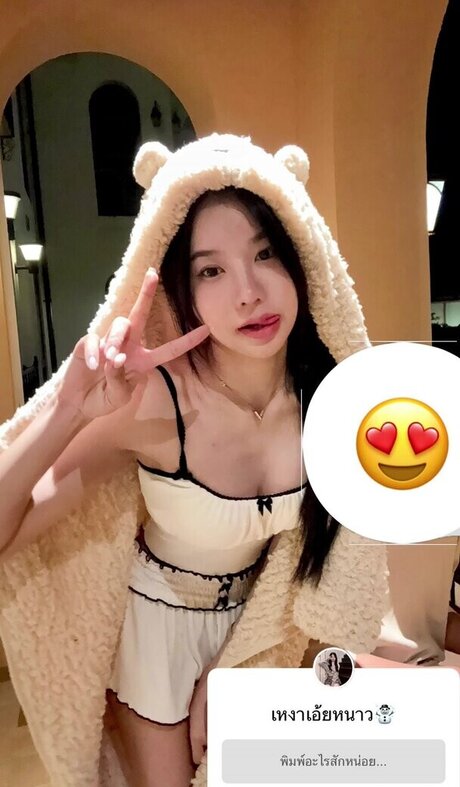 japanese schoolgirl onlyfans top pic