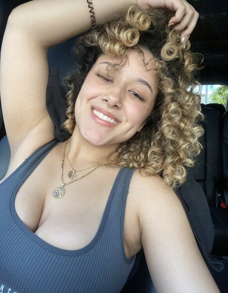 kloeelise perfect model photo