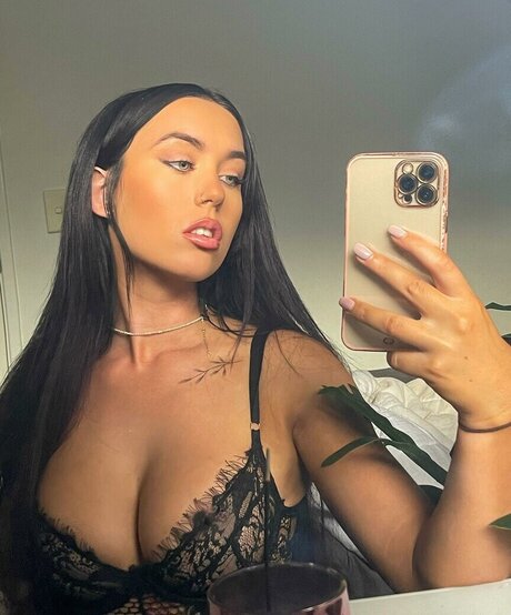 curvy shemale onlyfans porn picture