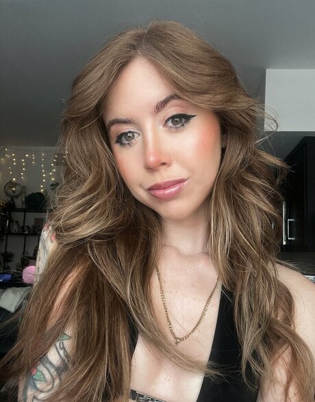 Nyybeats xxx model picture