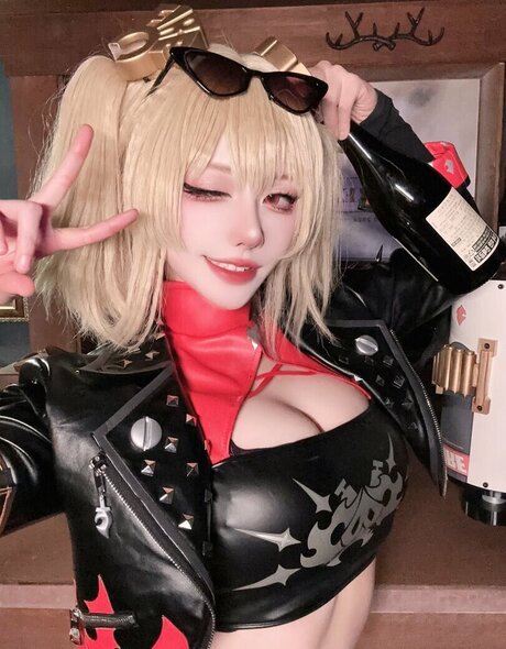 riri thisway actress pics