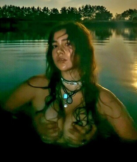 Leonie Buchegger naked model gallery