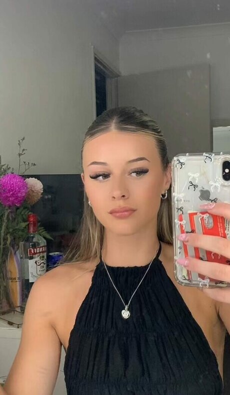 Shelby Fyfe nude star pictures