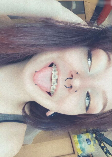 Kira Julie hot actress pics