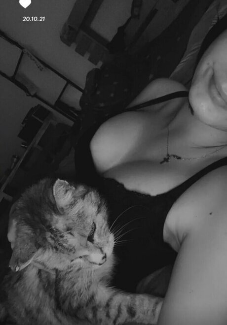 Kira Julie model perfect pic