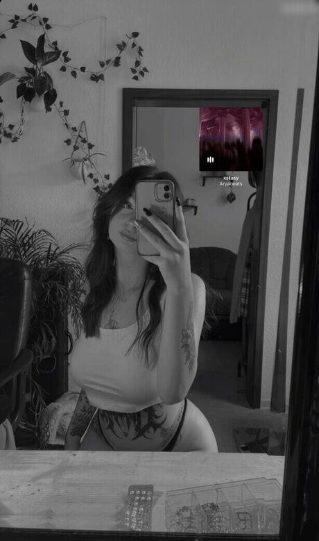 Kira Julie xxx pornstar photo