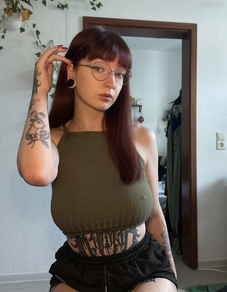 Kira Julie erotic actress image