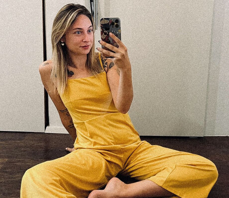 hi iam sara free star pic