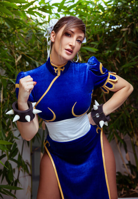 Chun Li Cosplay pornstar free photo
