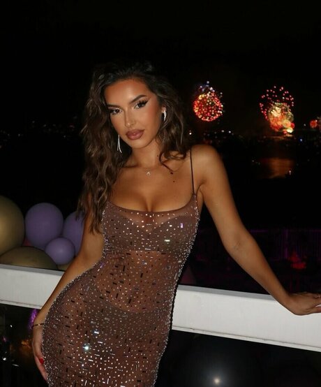 Ashleigh Menin nude model pictures