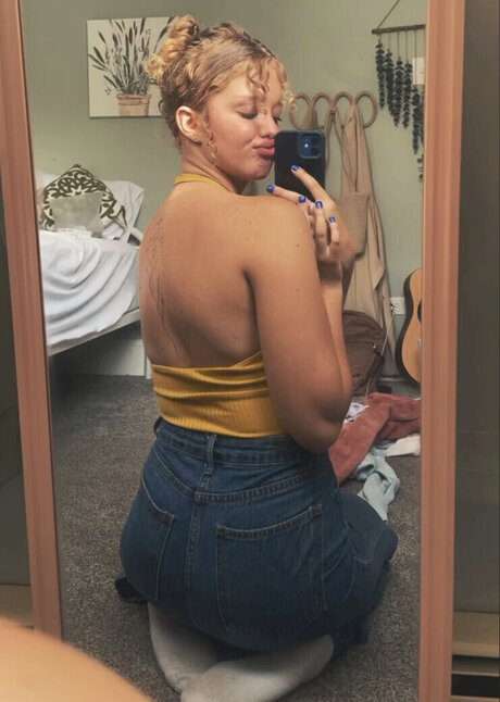 petite slut onlyfans nude gallery