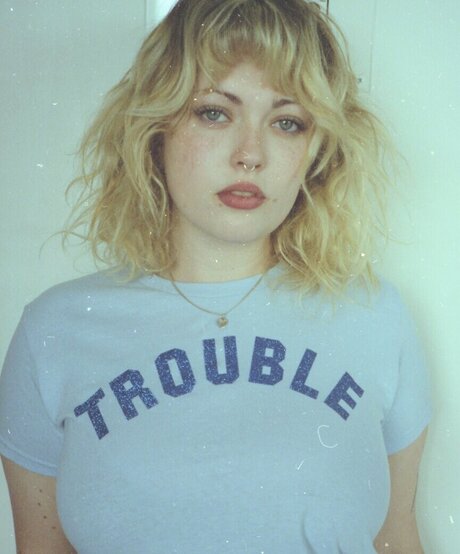 Violet Grohl hd actress picture