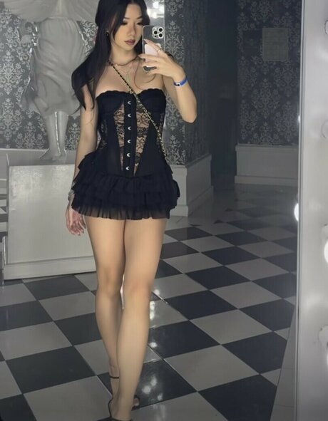 Eden Luong free star picture