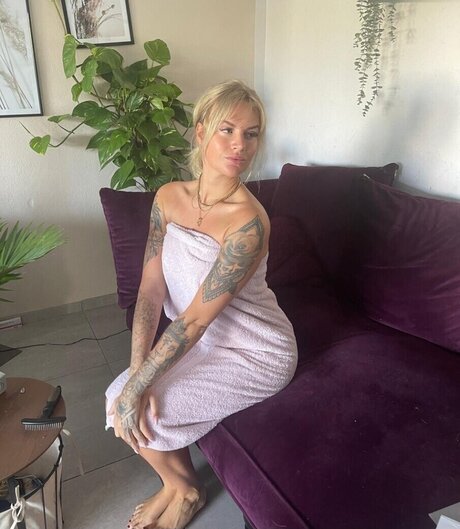 Anna Iffl nder model photos