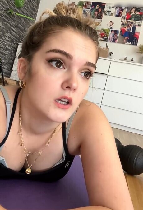 Mondwika pornographic model gallery