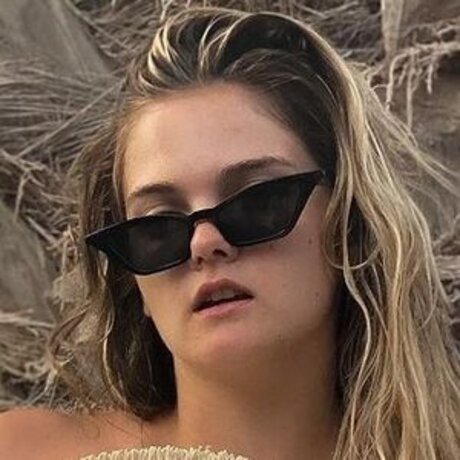 Mondwika nude star pics