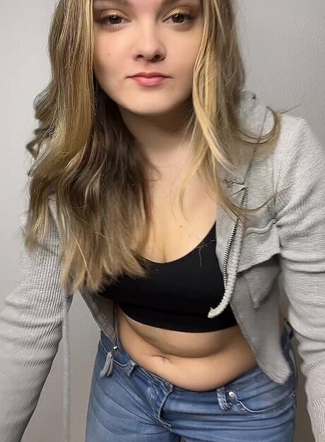 Mondwika perfect actress images