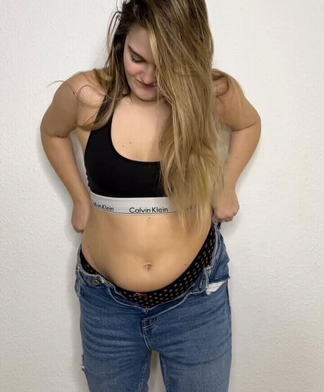 Mondwika model adult galleries