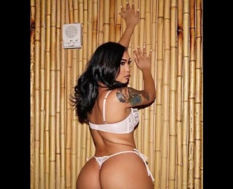 lesbian kissing onlyfans porno photo