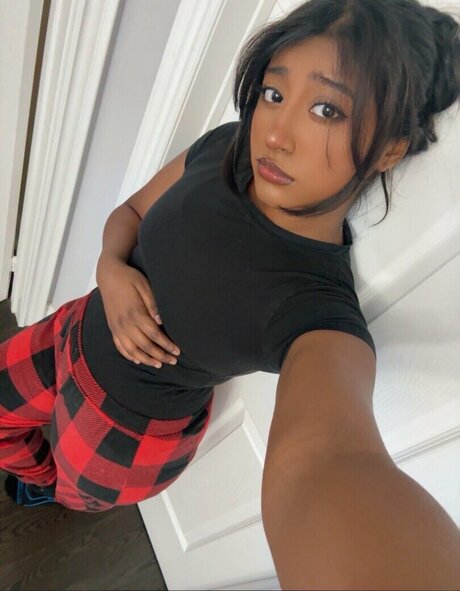 tftuelips hd model photo