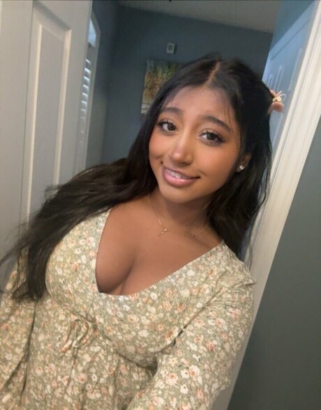 tftuelips model pretty pics