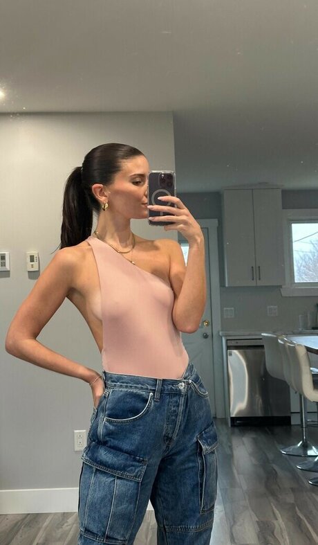 Carla Bezanson exclusive star photo