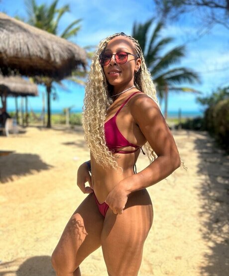 Lorrane Dos Santos art star archive