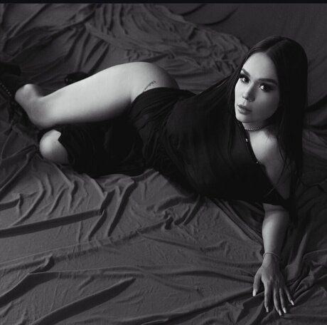 Karla Barrera naked model photos