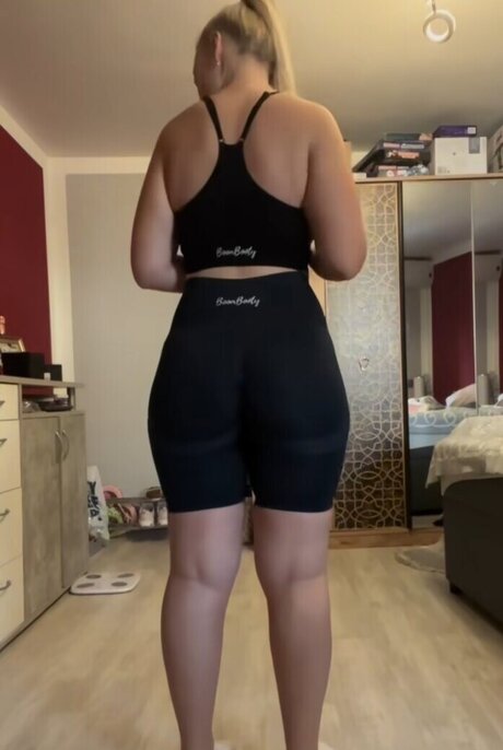 Wollnys model hd picture