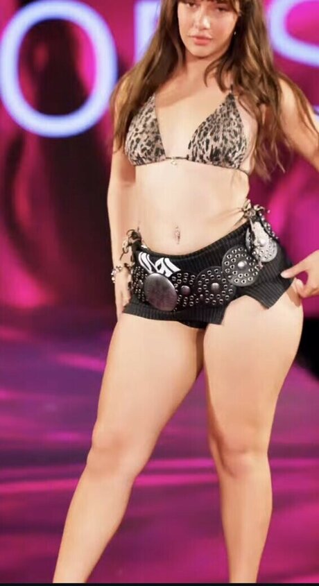 Amariah Morales naked model pic