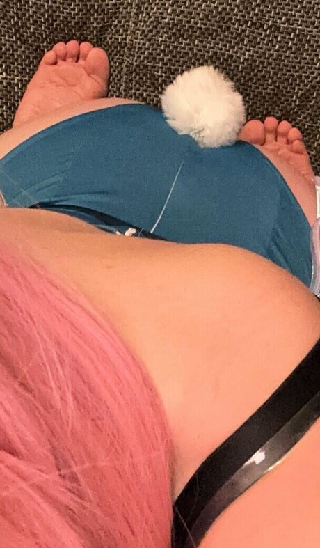 eating onlyfans sexy nudes pic