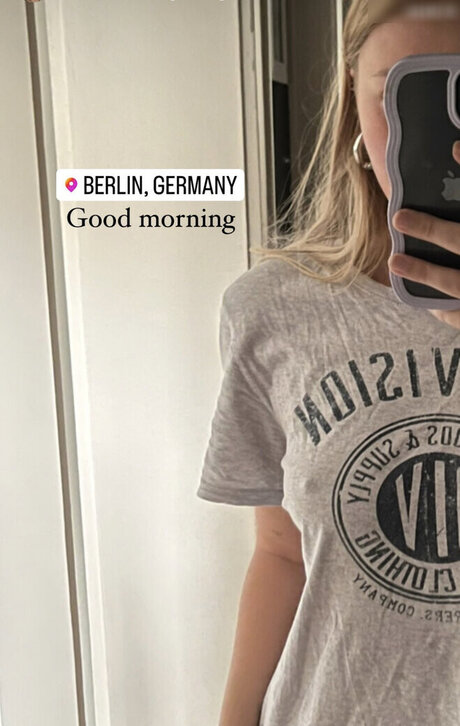 Cirizzle naked model picture